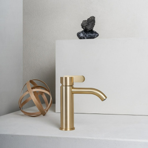 Swing Sink lever faucet, upright | 140 | brushed brass / Ottone naturale