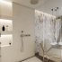 Moderní koupelna COSMOPOLITAN - Pohled na sprchový kout